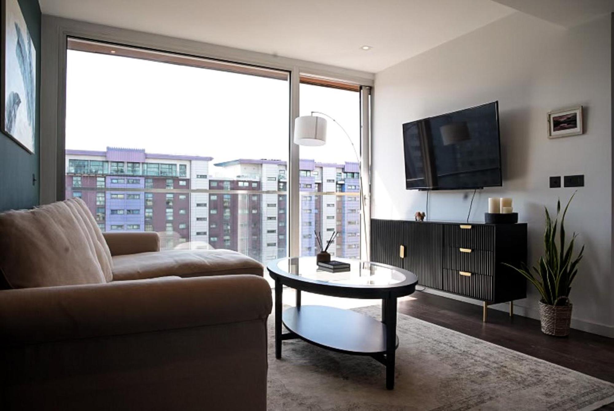 Chic Luxury Living In Battersea Power Station Apartment Лондон Екстериор снимка